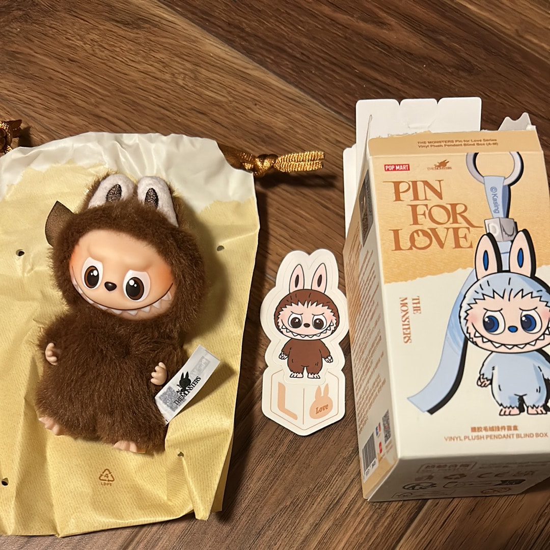 POP MART THE MONSTERS (LABUBU) Pin for Love Series-Vinyl Plush Pendant (A-M) L
