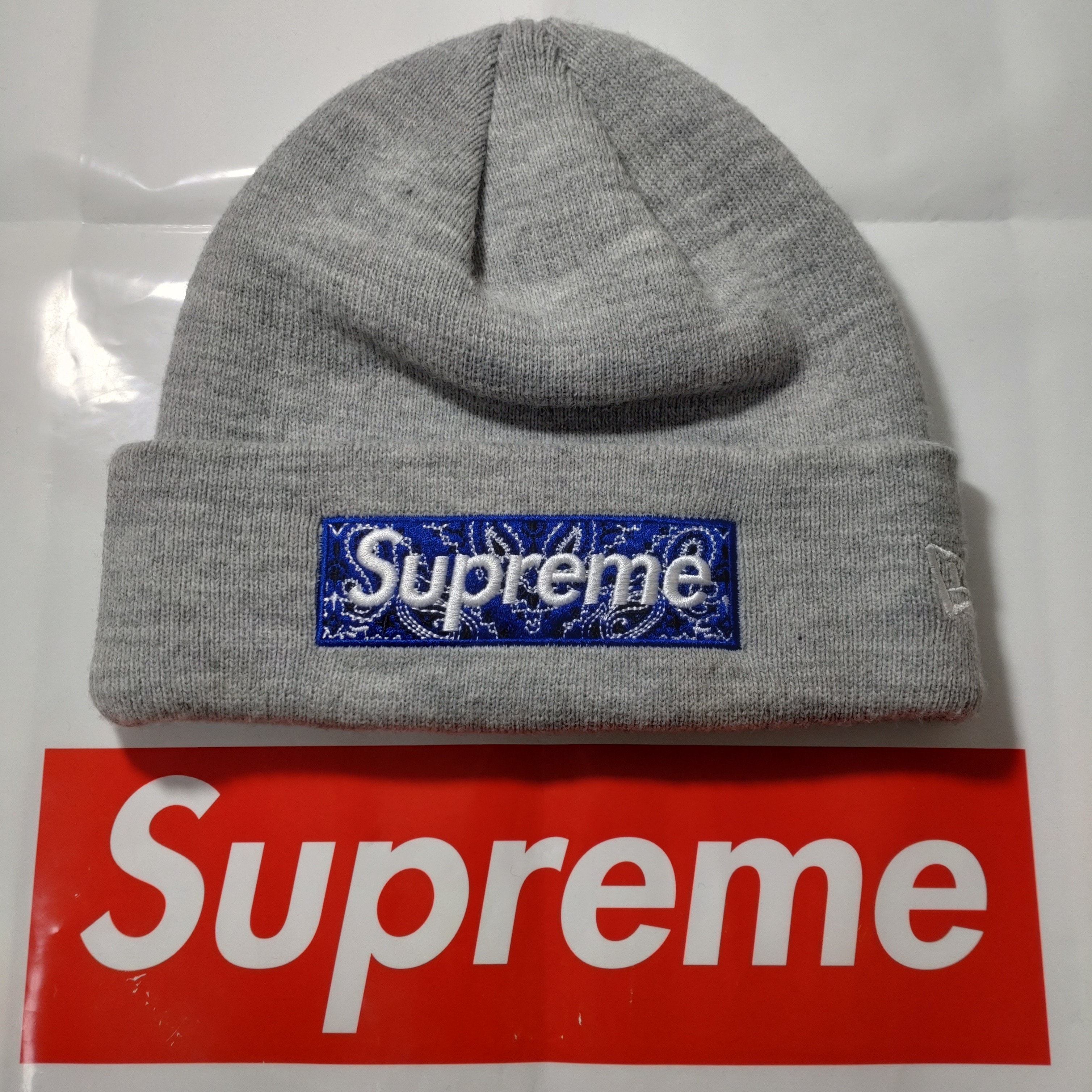 Supreme New Era® Box Logo Beanie "Grey"