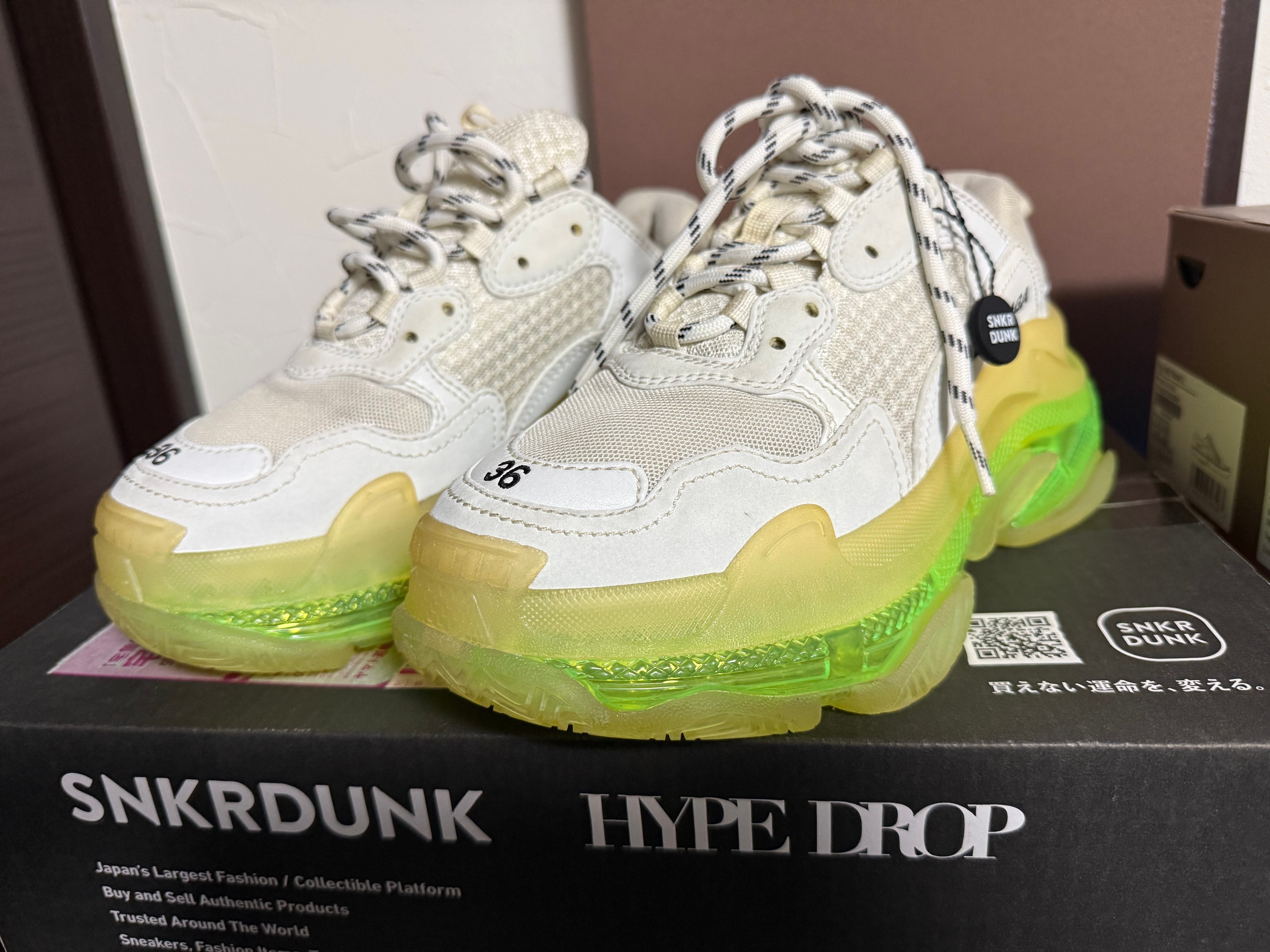 バレンシアガ トリプルS クリア ソール "ホワイト"