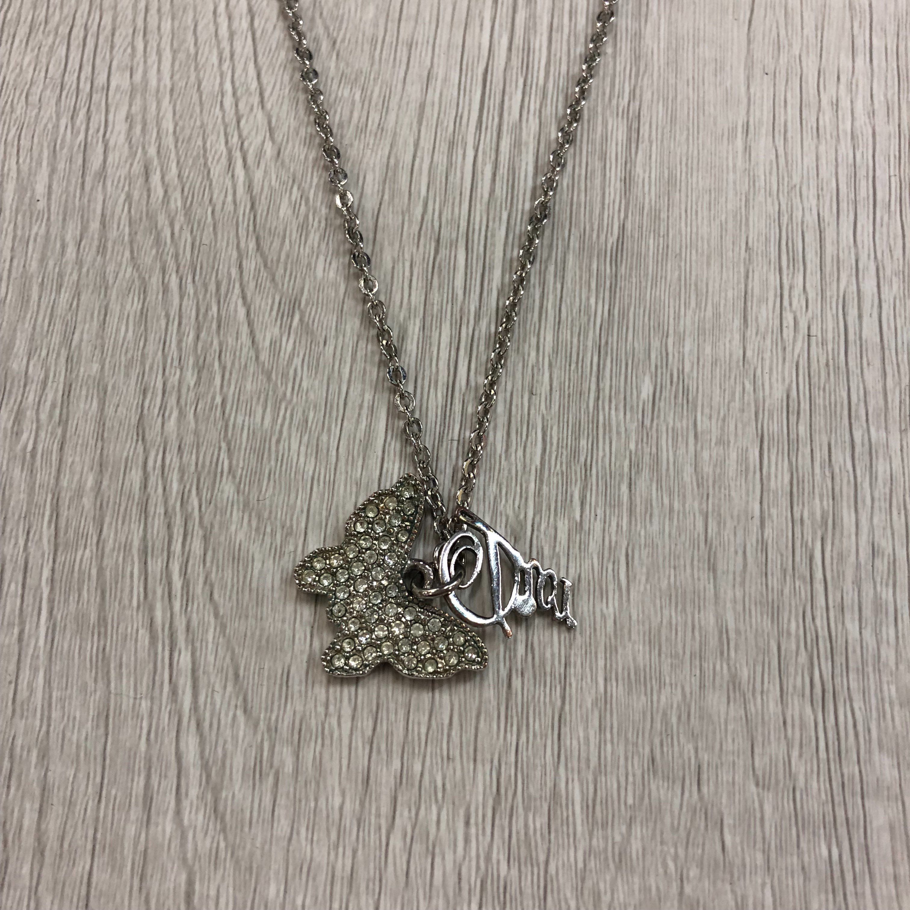 ディオール バタフライロゴネックレス