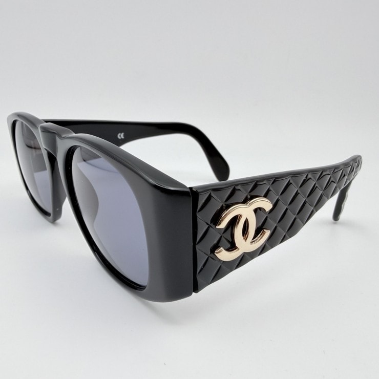CHANEL(シャネル)ココマーク マトラッセ サングラス ブラック プラスチックフレーム ゴールドトーン金具 01450-94305