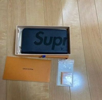Supreme / Louis Vuitton Zippy Organizer Epi "Noir"
