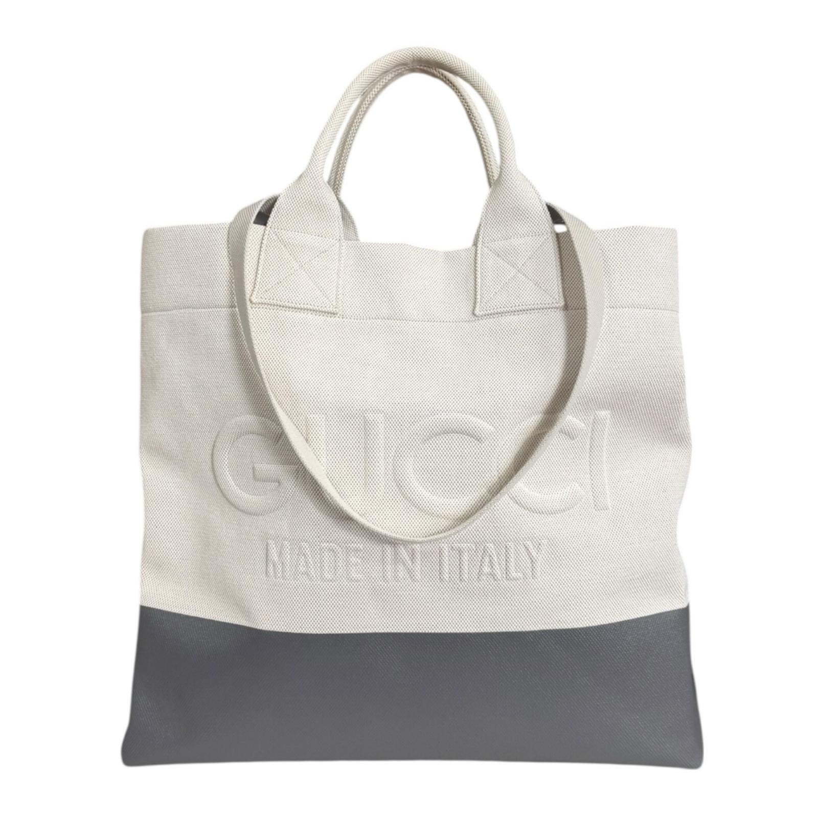 グッチ エンボスロゴ トートバッグ GGキャンバス 779510 ベージュ ユニセックス GUCCI  中古