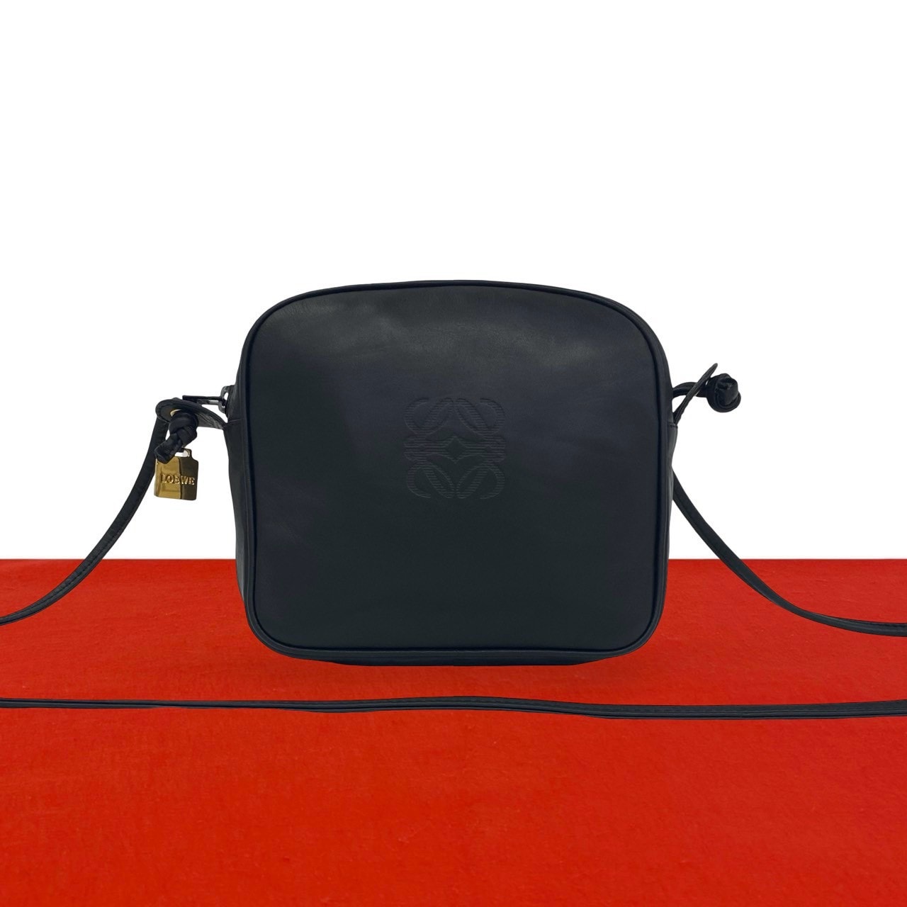 LOEWE ロエベ アナグラム ロゴ 金具 レザー ショルダーバッグ ブラック
 111-2