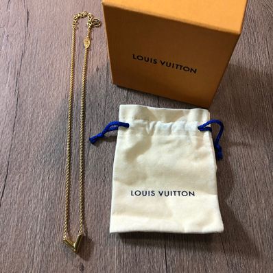 Louis Vuitton Essential V Necklace "Gold"