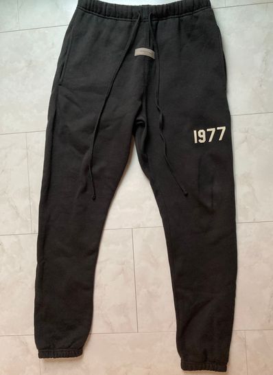 FEAR OF GOD ESSENTIALS 1977 SWEATPANTS "Iron"