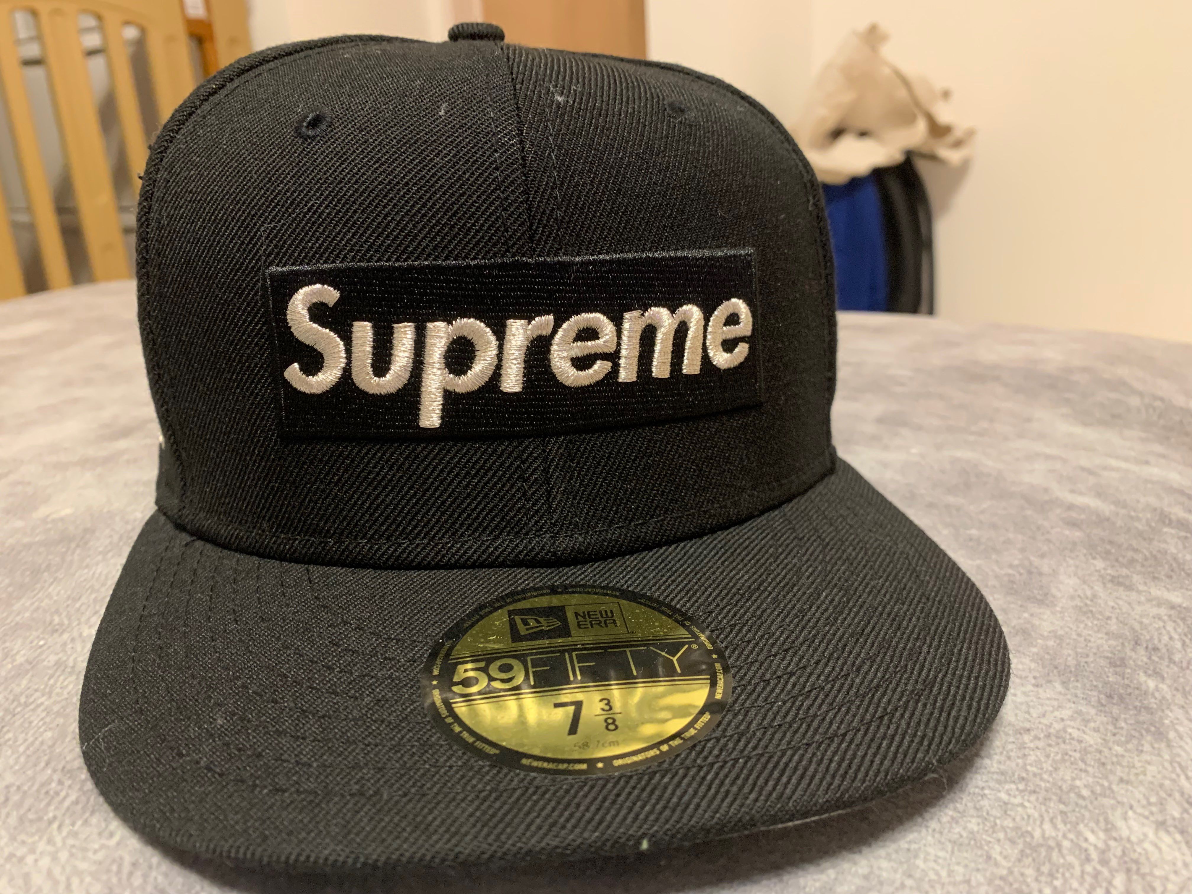 Supreme $1M Metallic Box Logo New Era® "Black"