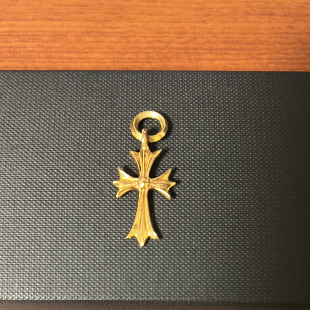 クロムハーツ 22K タイニー CH クロス チャーム "イエローゴールド"
