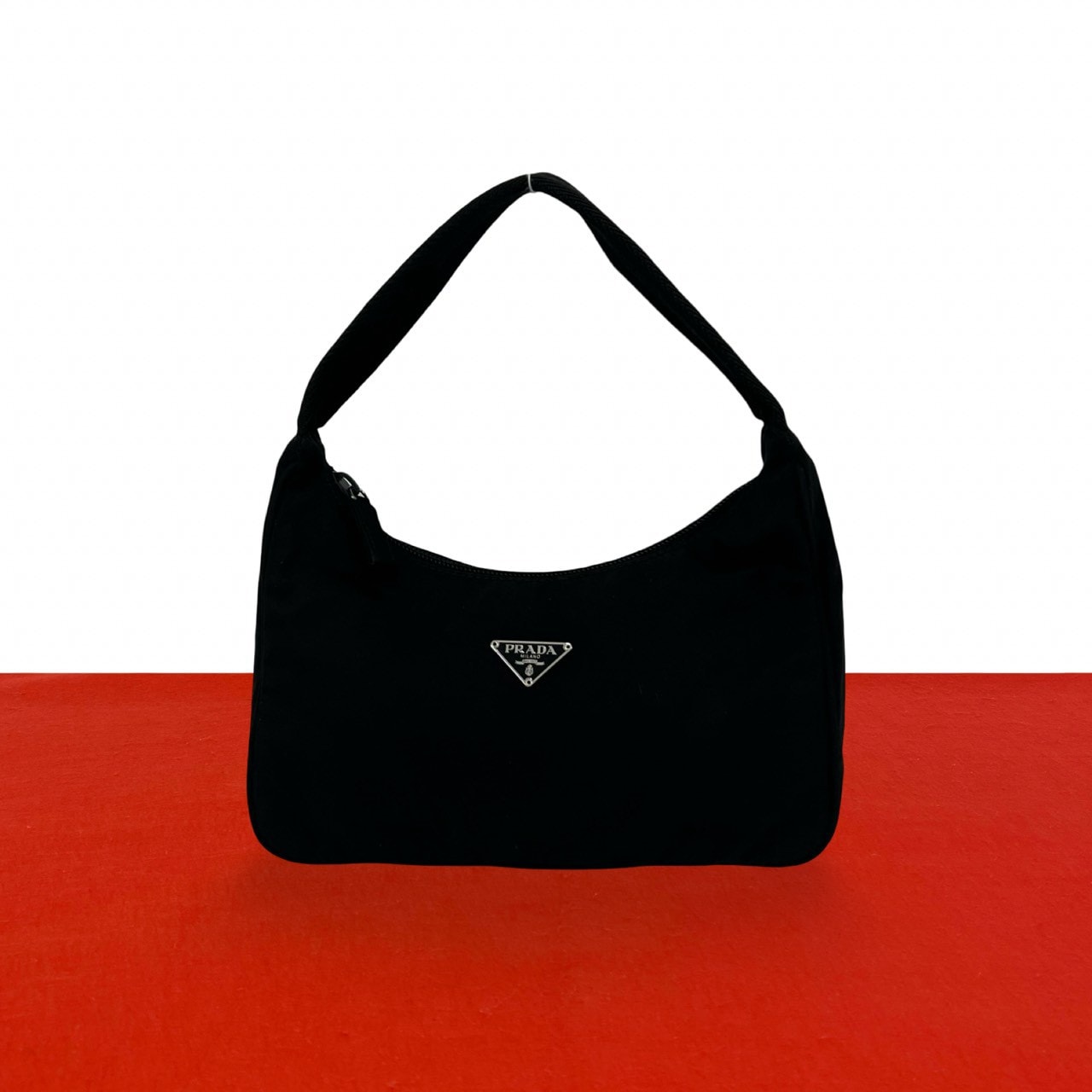 PRADA プラダ 三角ロゴ プレート ナイロン ハンドバッグ ブラック
43996