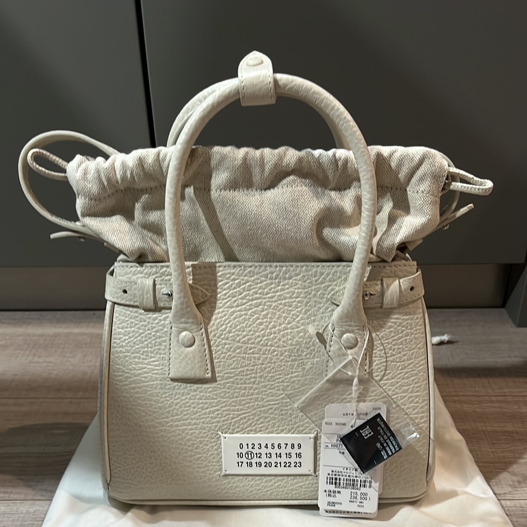 【sk】値下げしました‼︎ 【LOEWE ロエベ】　合成皮革 バッグ 質、技、デザインの三拍子そろったロエベ──特集：2024-25年