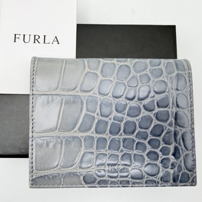 FURLA(フルラ)型押しレザーカードケース パスケース 名刺入れ ブルー系 レザー 672292