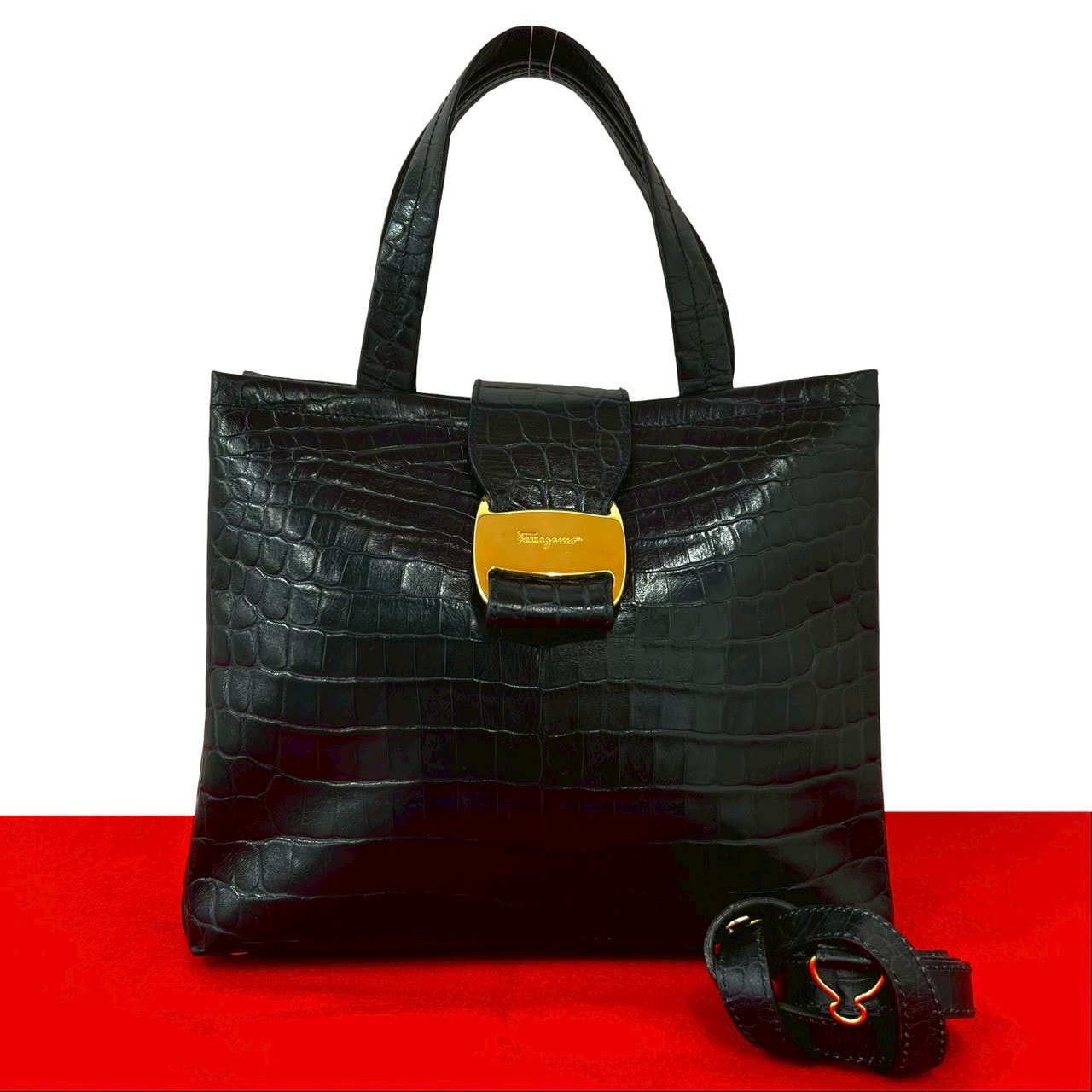 Salvatore Ferragamo サルヴァトーレフェラガモ ヴァラ ロゴ 金具 レザー ショルダーバッグ ブラック
 01957