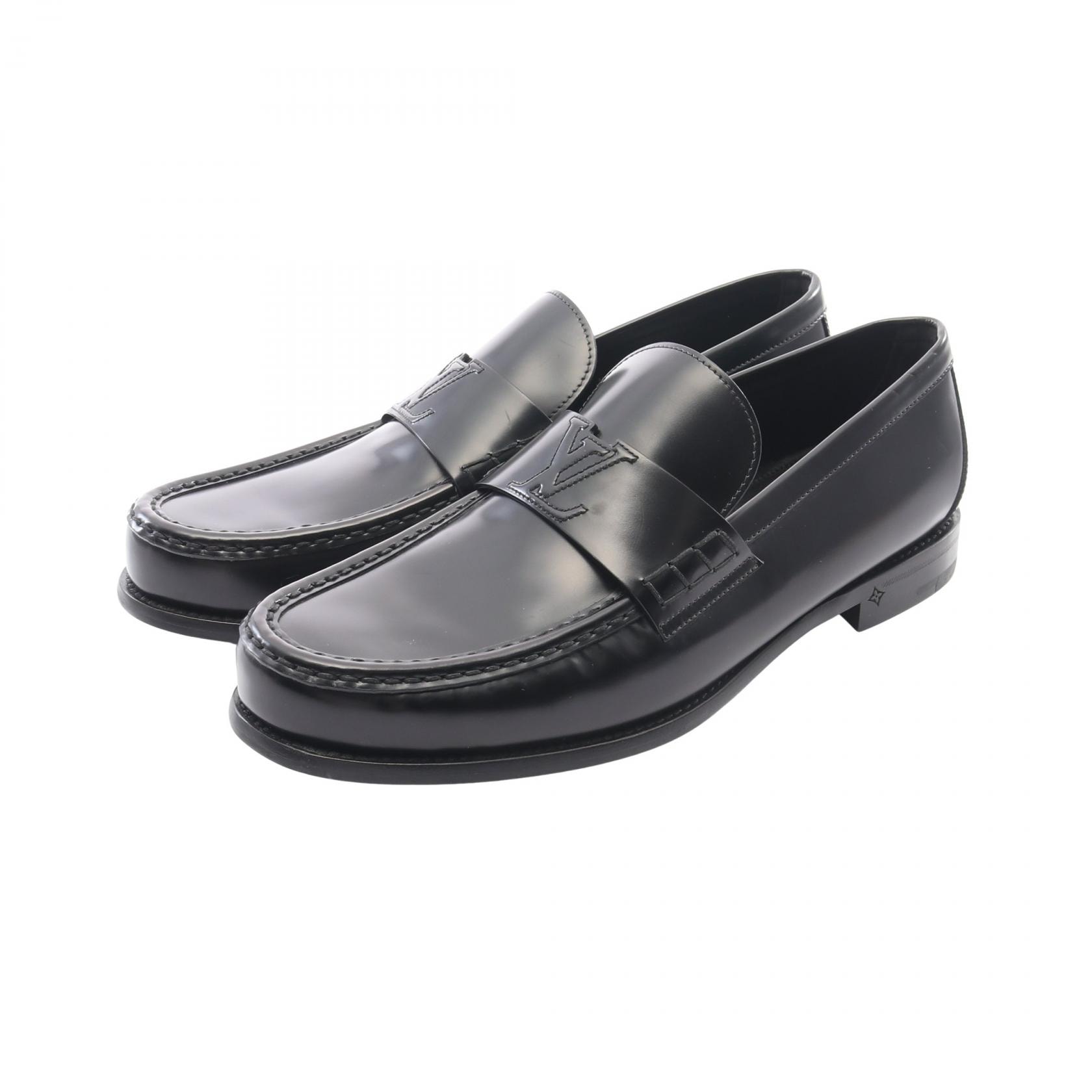ルイ・ヴィトン LOUIS VUITTON LVロゴ ローファー 靴 レザー メンズ ブラック系 【中古】