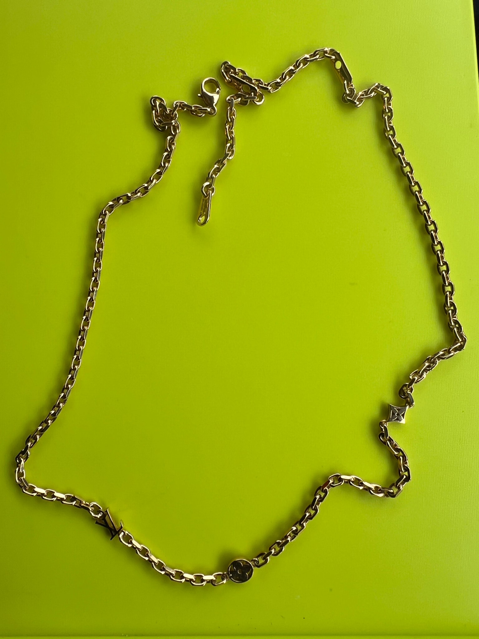 Louis Vuitton Chain LV Yours "Gold"