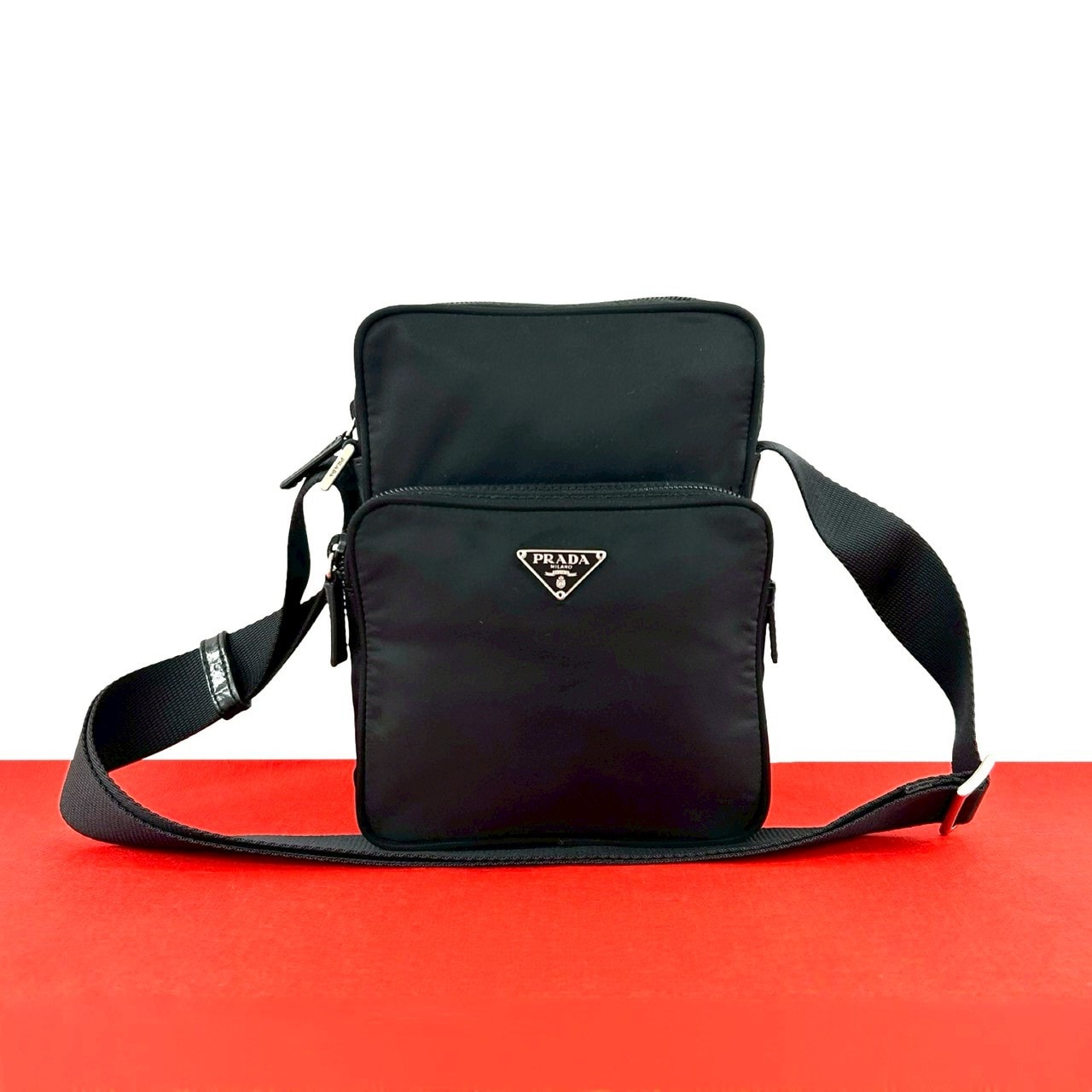 PRADA プラダ 三角ロゴ 金具 ナイロン レザー ショルダーバッグ ブラック
25788