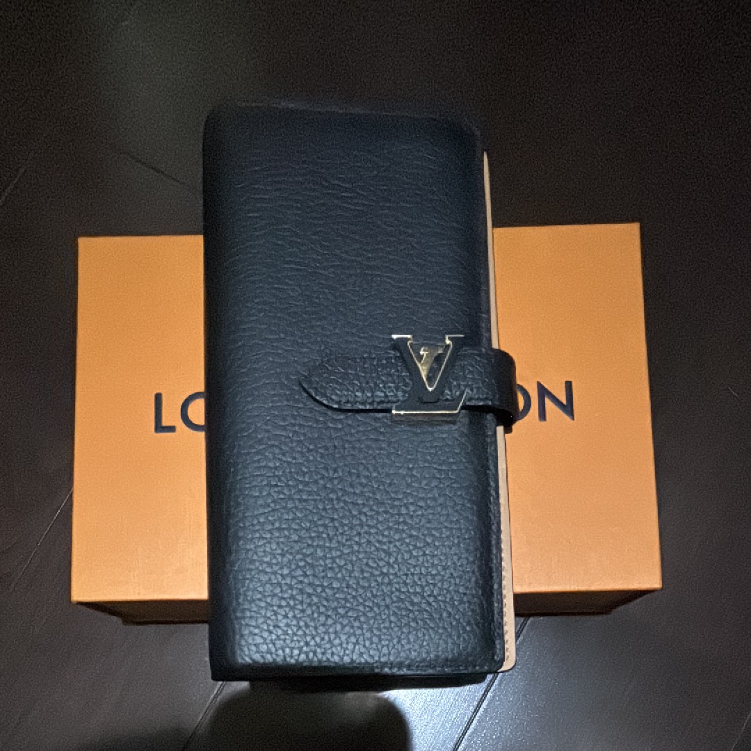 ルイヴィトン LV ヴェルティカル ウォレット トリヨン レザー "ノワール" M81330