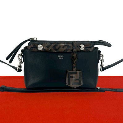 FENDI フェンディ バイザウェイ スモール ズッカ FF 柄 レザー ショルダーバッグ ブラック
16804