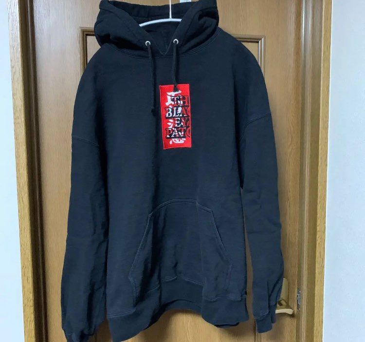 BlackEyePatch HANDLE WITH CARE LABEL HOODIE "Black"