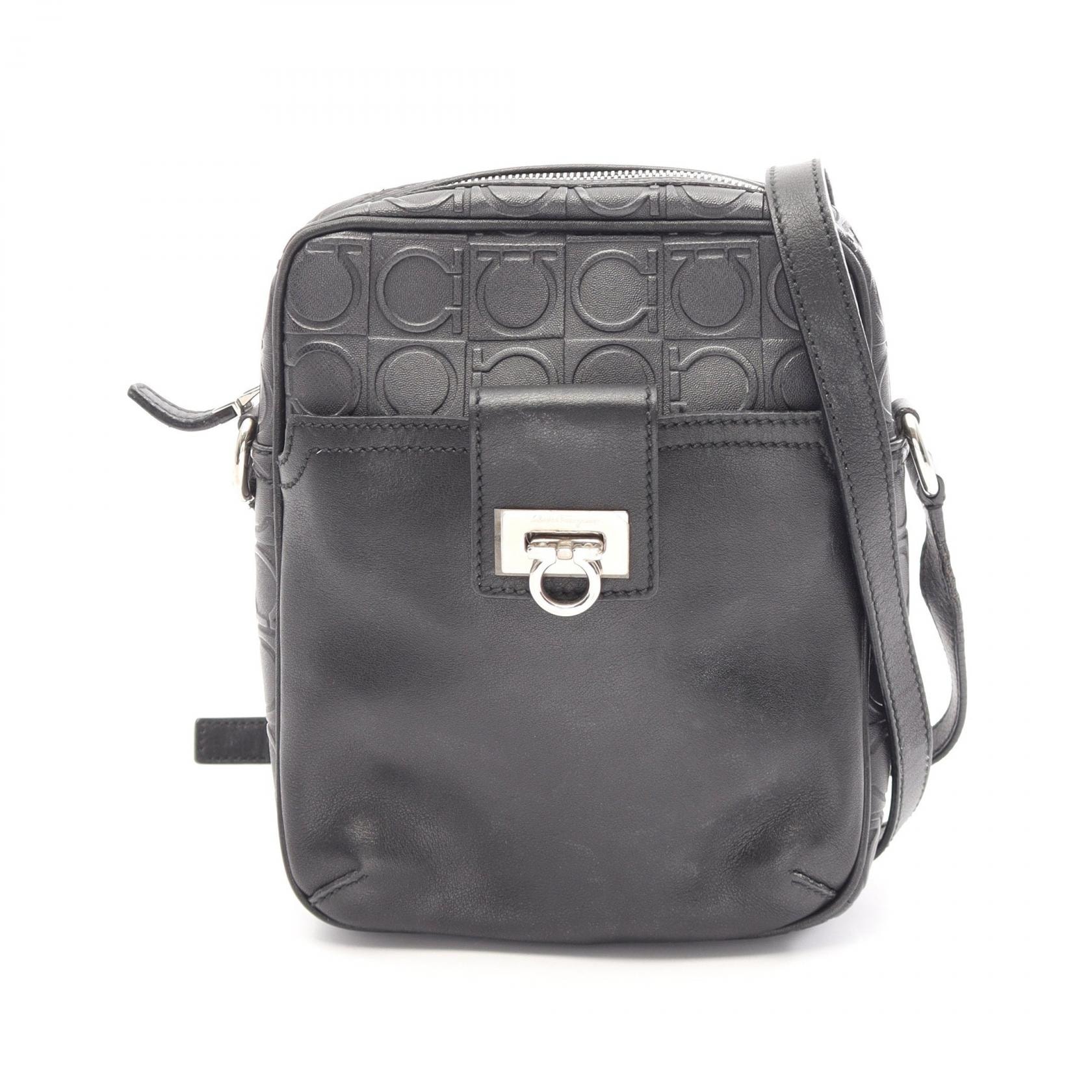 サルヴァトーレフェラガモ Salvatore Ferragamo ガンチーニ ショルダーバッグ バッグ レザー レディース ブラック系 21 4914 【中古】