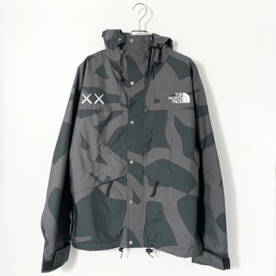 The North Face Kaws Retro 1986 Mountain Jacket "Black"
