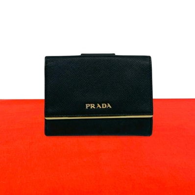 PRADA プラダ ロゴ 金具 レザー 二つ折り財布 ブラック
36052