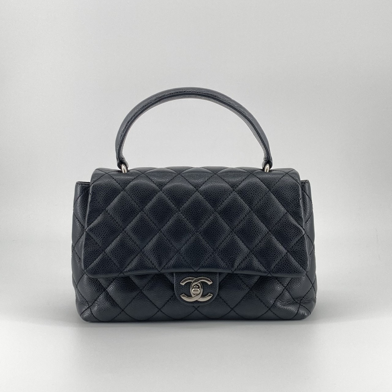CHANEL(シャネル) マトラッセ トップハンドル フラップ 12番台 グレインカーフレザー A12398 ハンドバッグ ブラック×シルバー