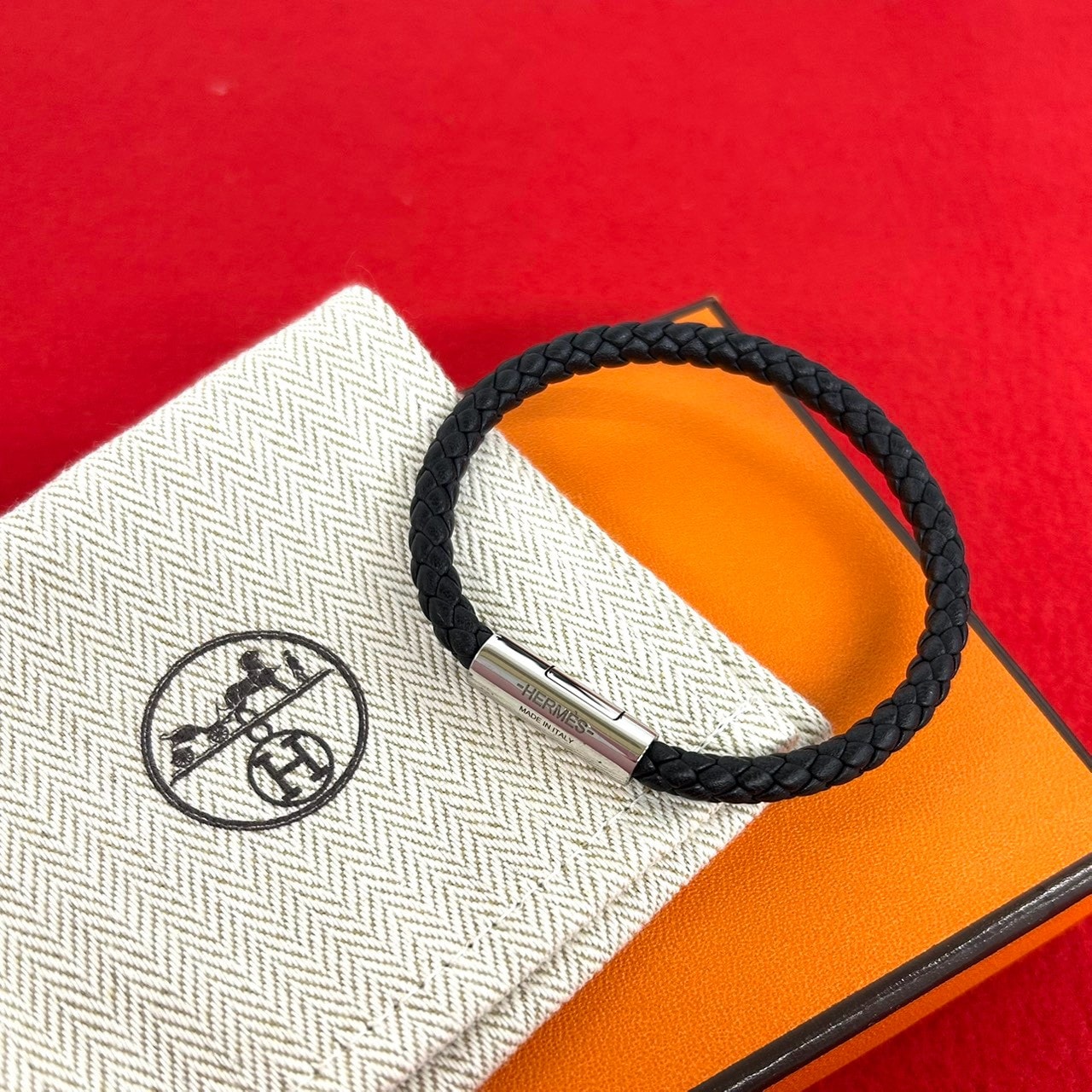 HERMES エルメス ゴリアテ レザー ブレスレット ブラック
 o6001