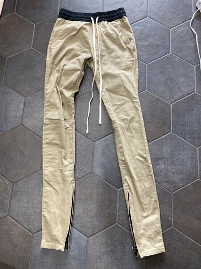 エッセンシャルズ 裾ジップ イージースキニーパンツ FEAR OF GOD