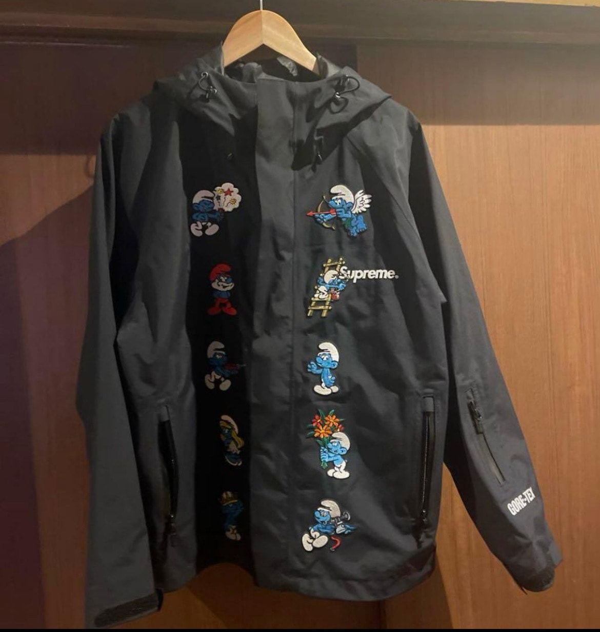 Supreme / Smurfs™ GORE-TEX Shell Jacket 