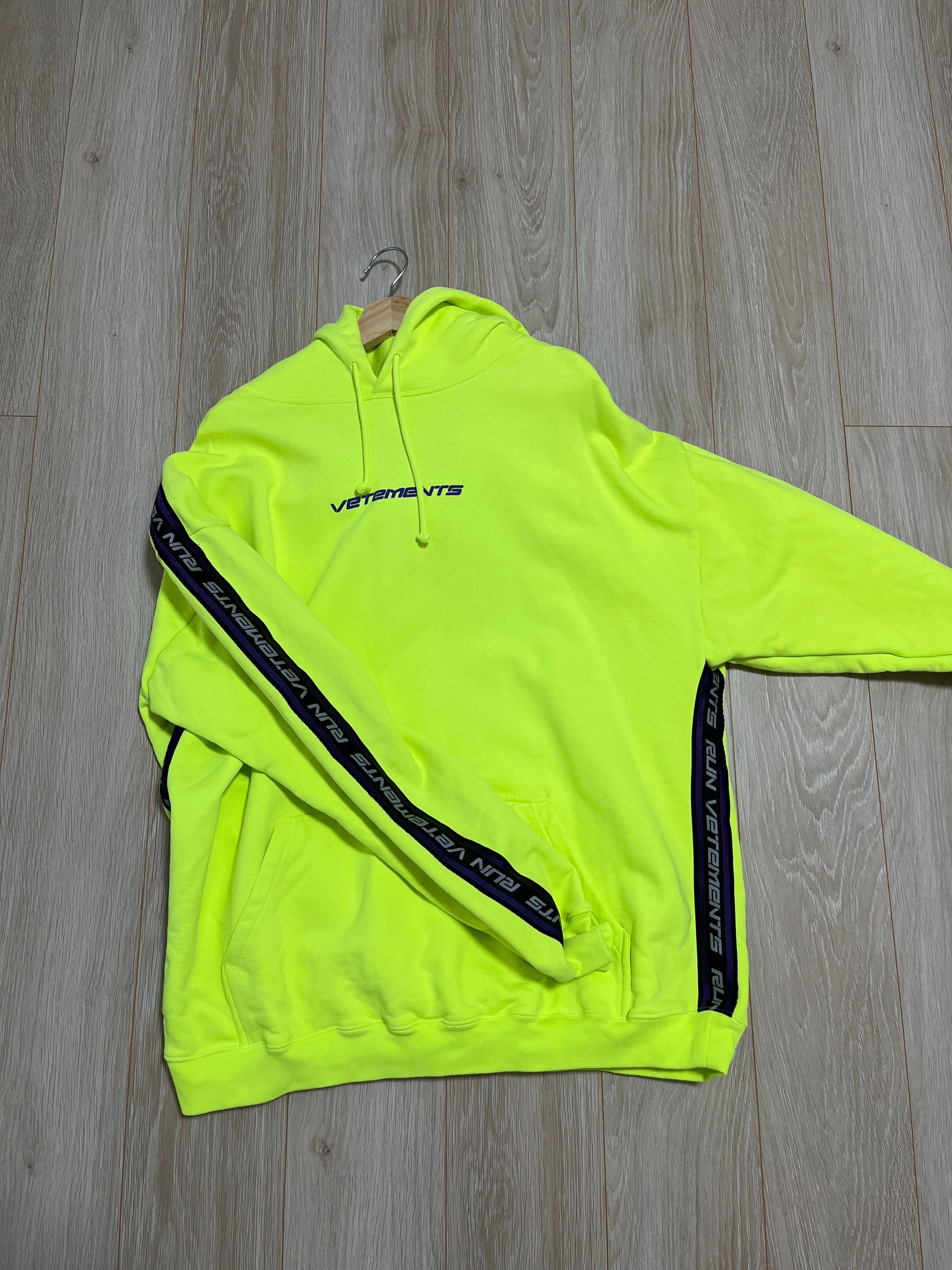 VETEMENTS パーカー