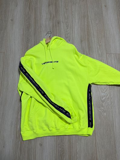 VETEMENTS パーカー