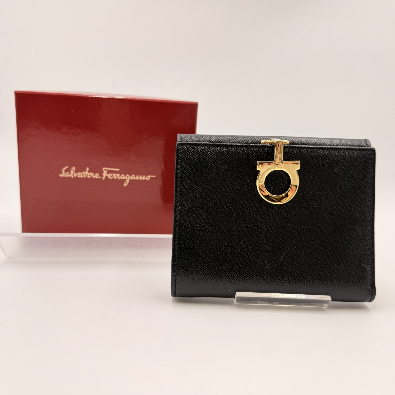 サルヴァトーレフェラガモ 二つ折り財布 レディース