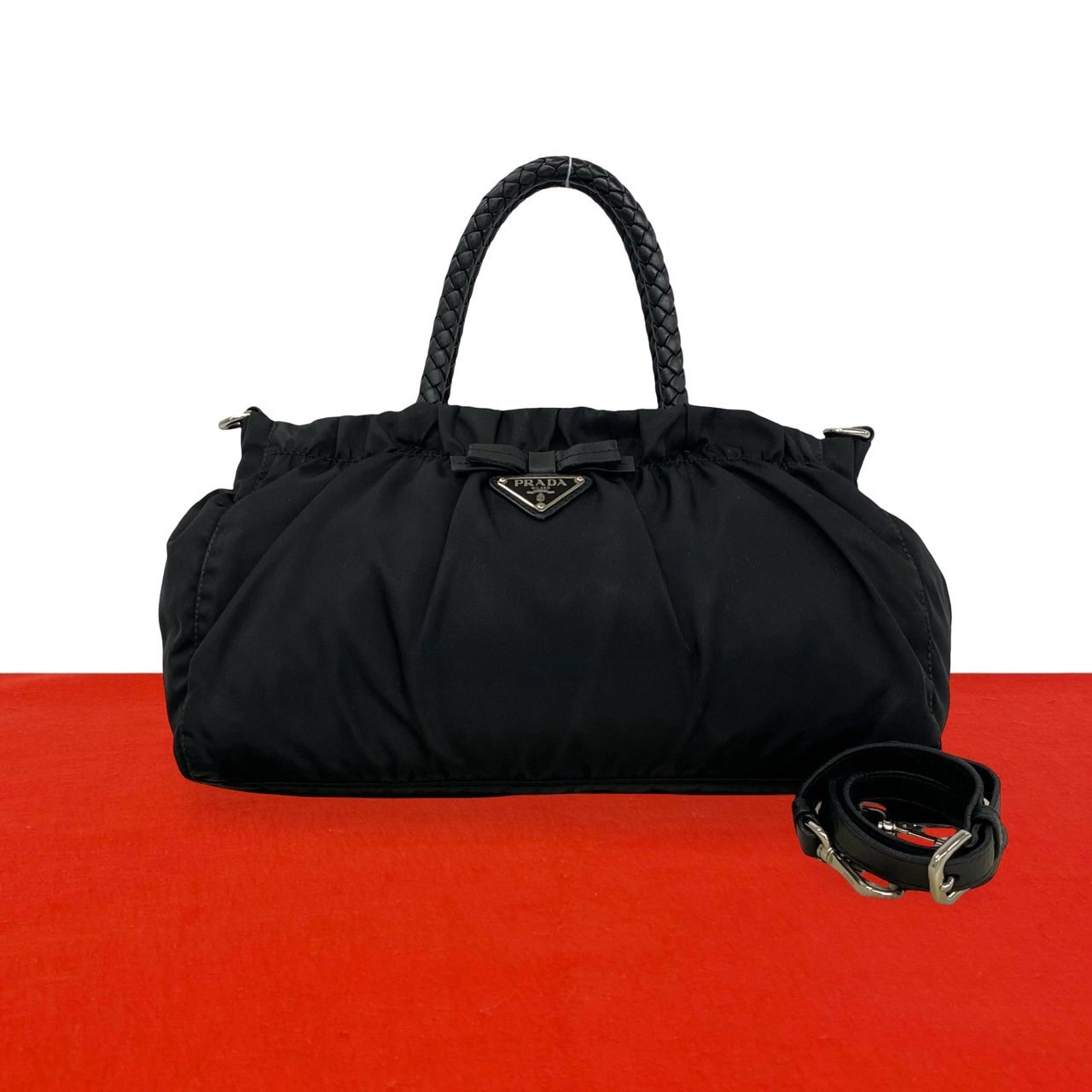 PRADA プラダ 三角ロゴ 金具 リボン ナイロン レザー ショルダーバッグ ブラック
81990