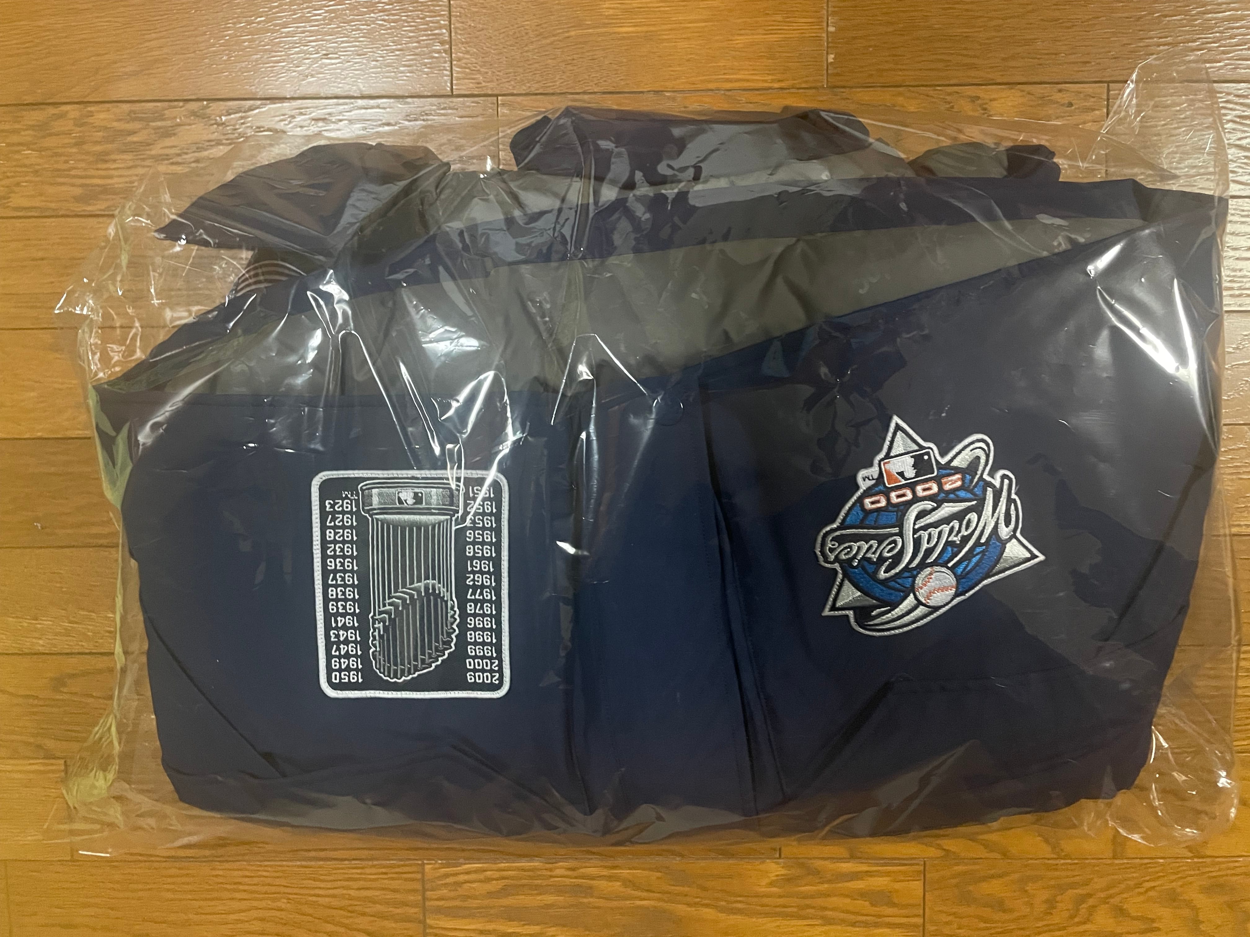 Supreme / New York Yankees GORE TEX 700-Fill Down Jacket "Navy"