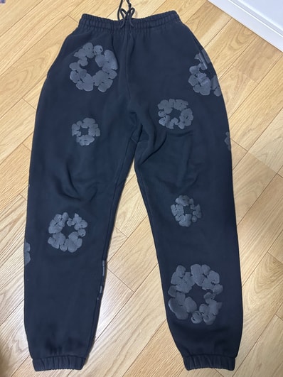 DENIM TEARS Mono Cotton Wreath Sweatpants "Black"
