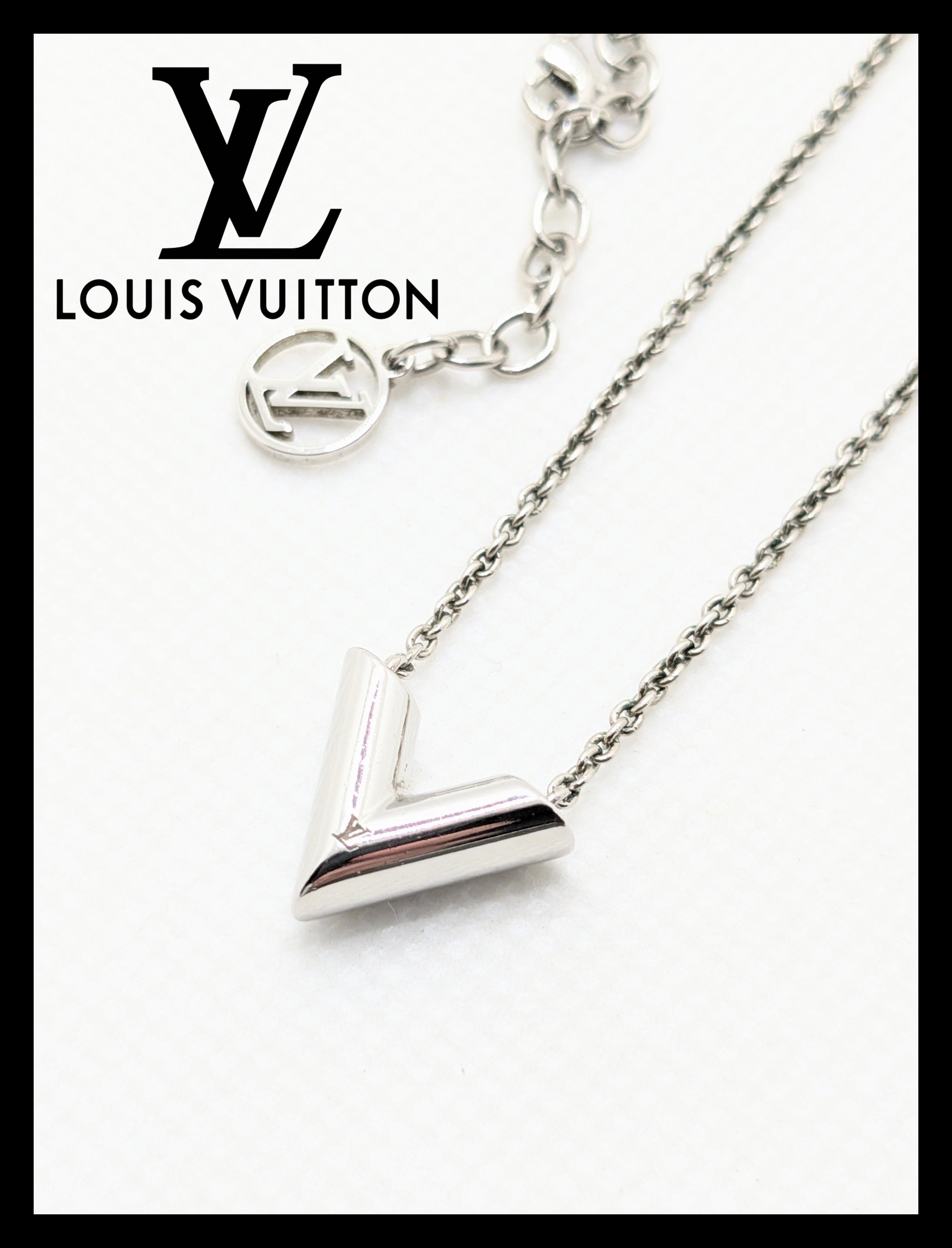 Louis Vuitton Essential V Supple Necklace "Silver"