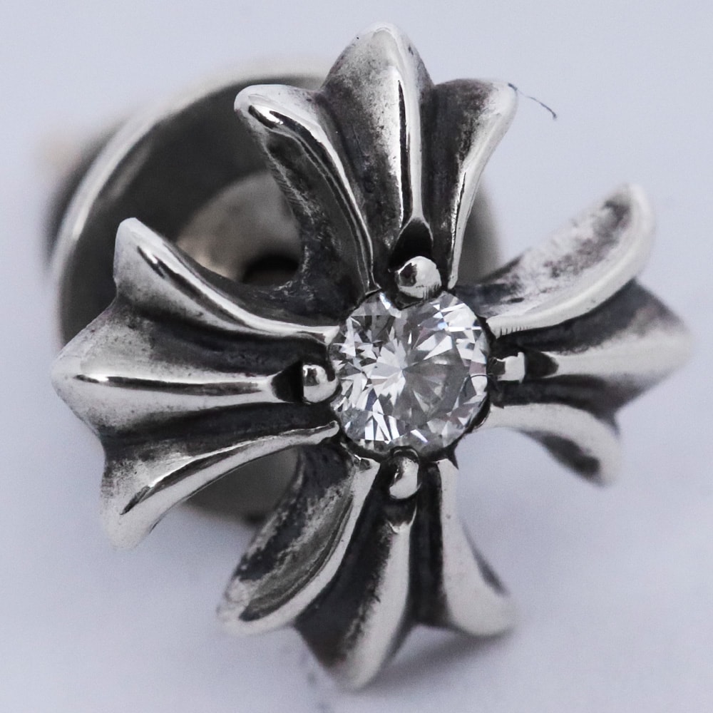 CHROME HEARTS CHプラススタッドピアス withダイヤモンド