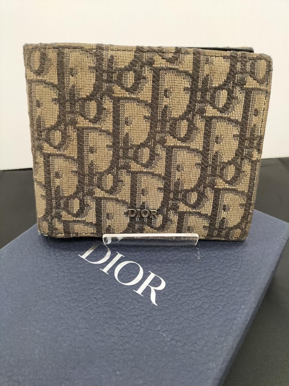 DIOR