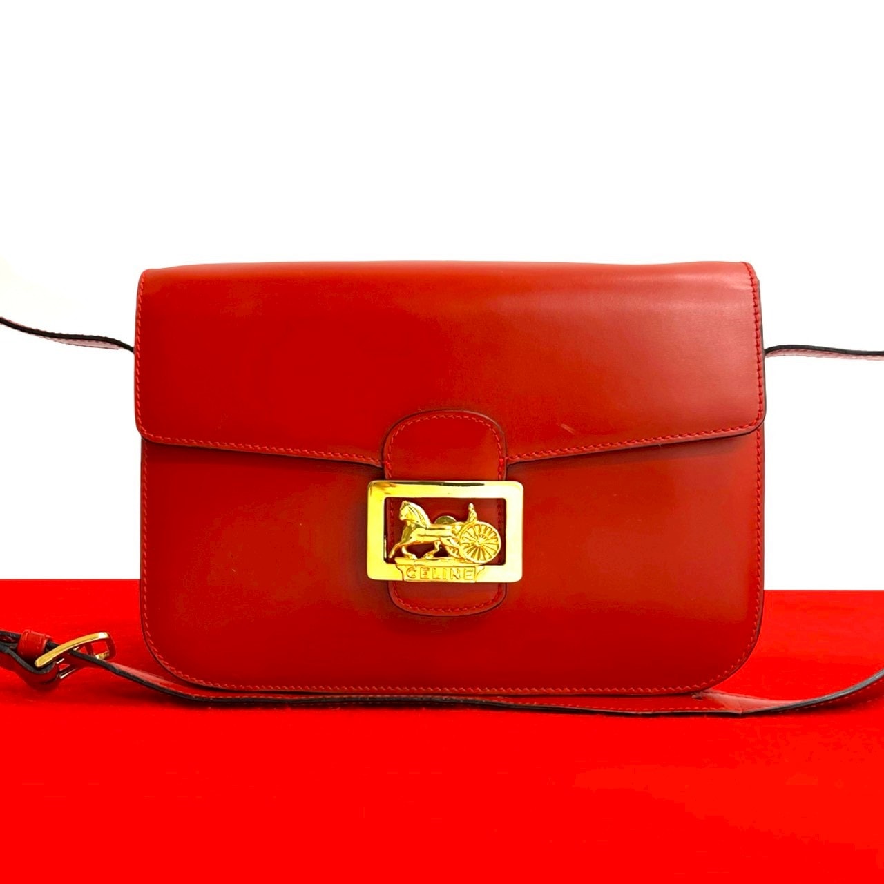 CELINE セリーヌ 馬車金具 レザー ショルダーバッグ レッド
21851
