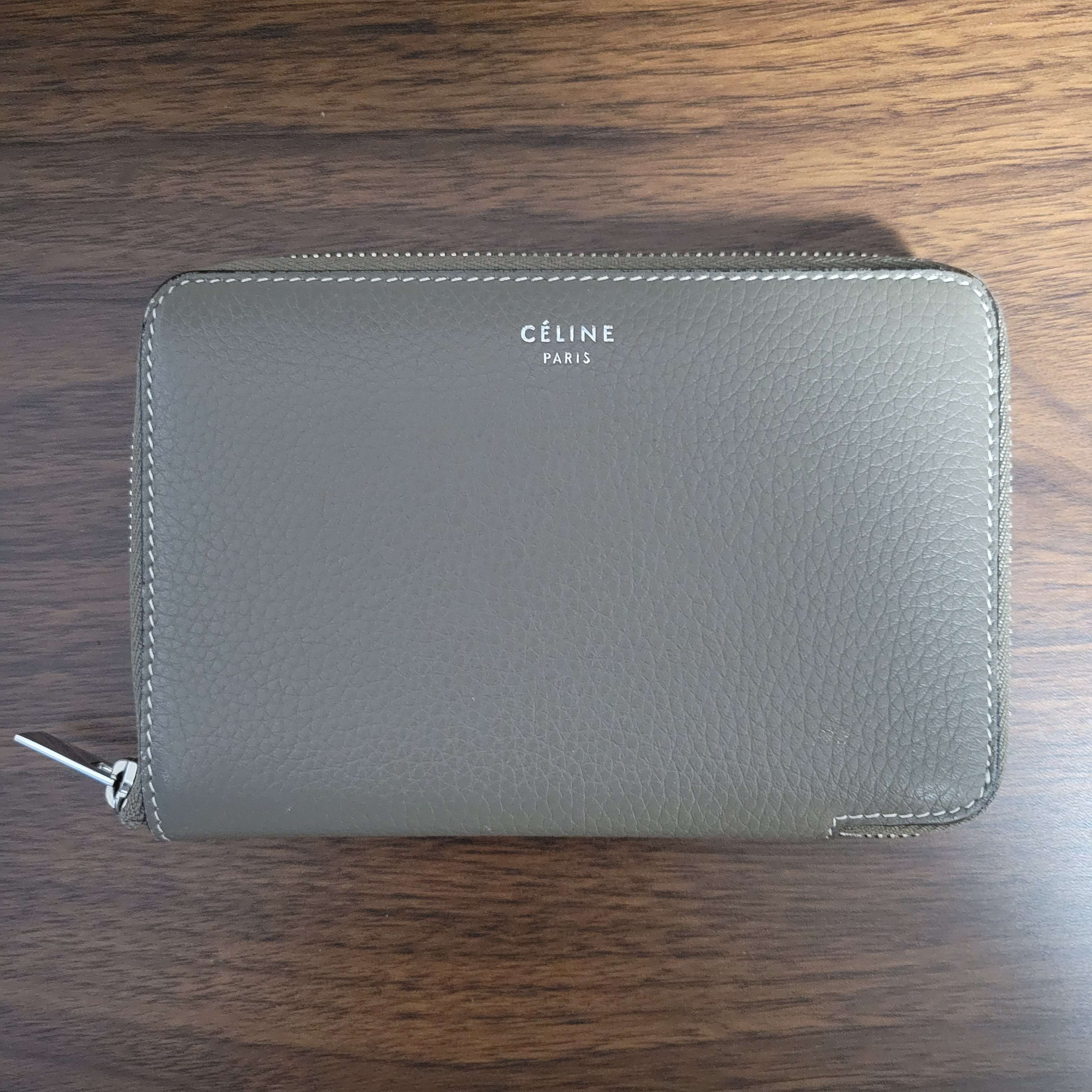 ラウンドジップ ミディアムウォレット