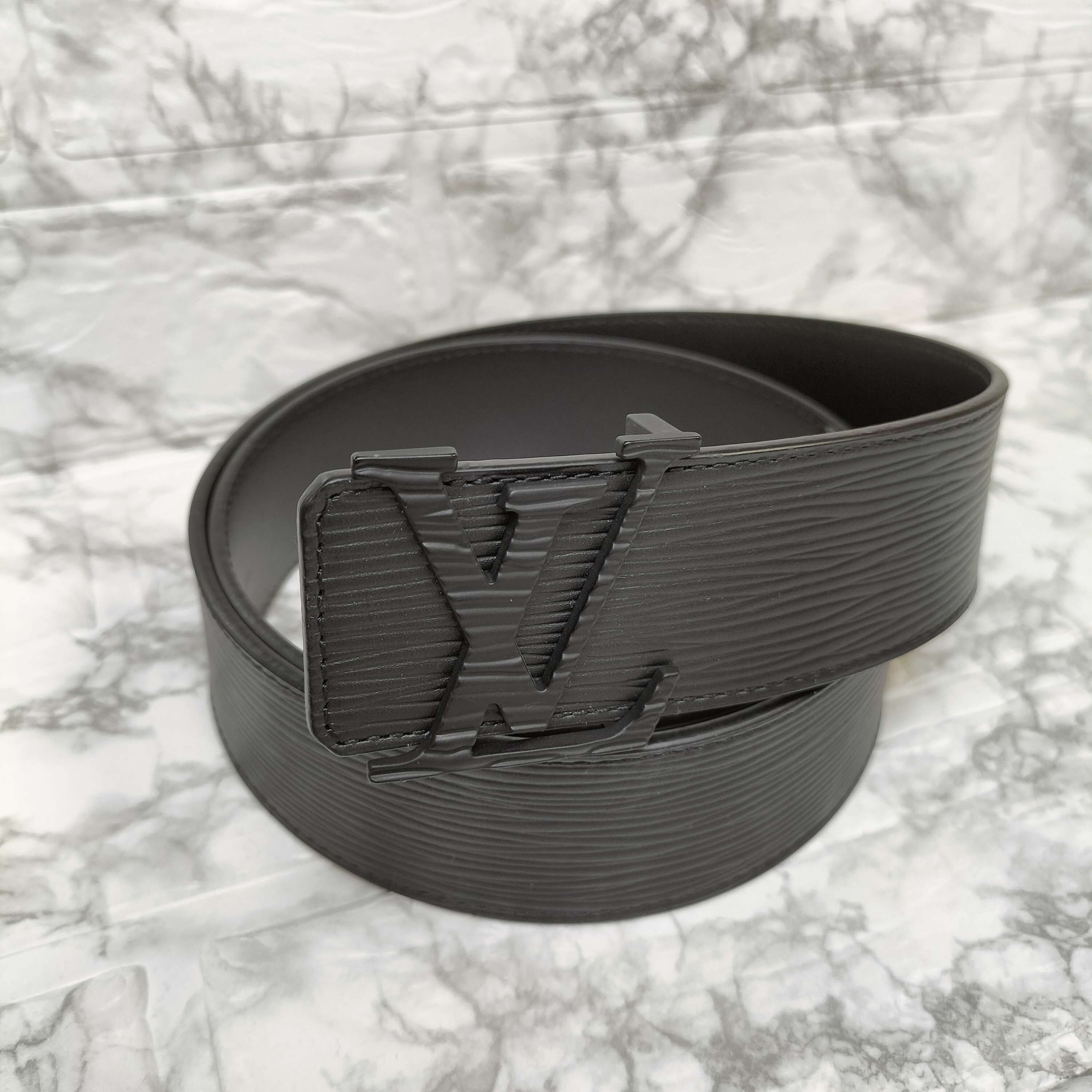 Louis Vuitton LV Initial Belt Epi "Noir"