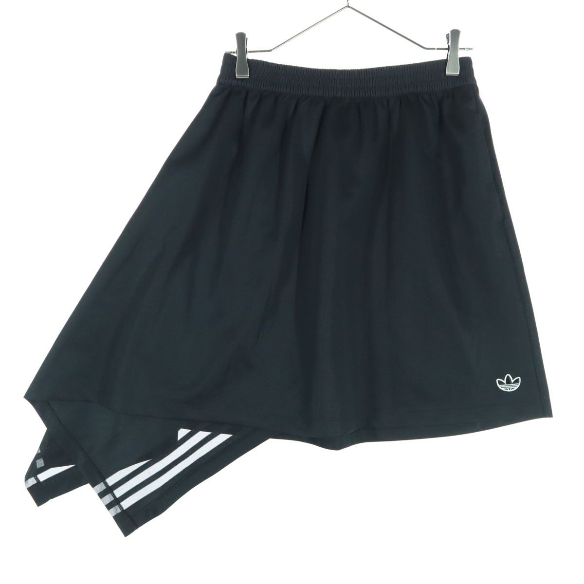 美品 adidas アディダス ワンポイントロゴ ミニ丈 アシンメトリー スカート L ブラック トレフォイル刺繍
