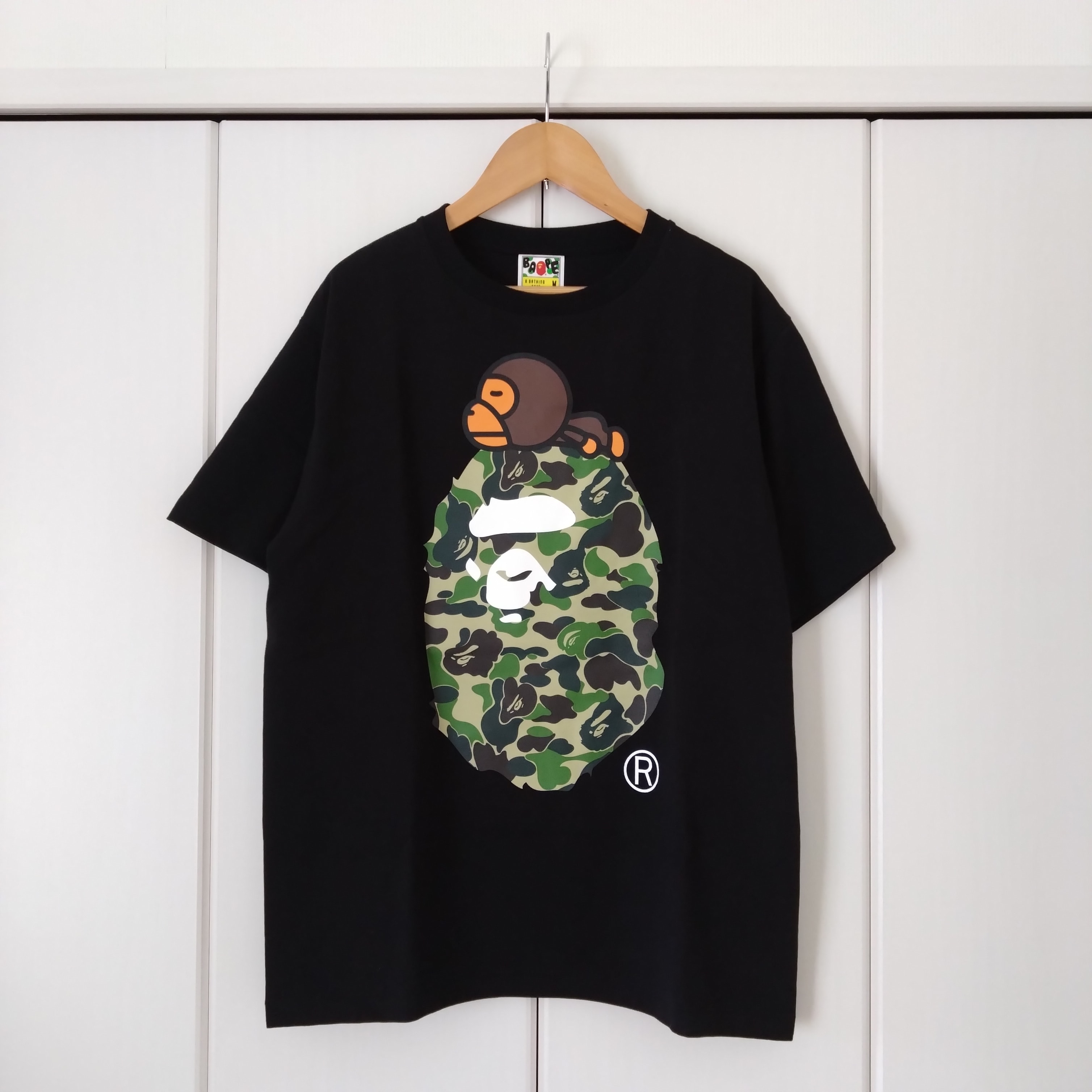 アベイシングエイプ Abc カモ ミロ オン ビッグエイプ Tシャツ "ブラック/グリーン"