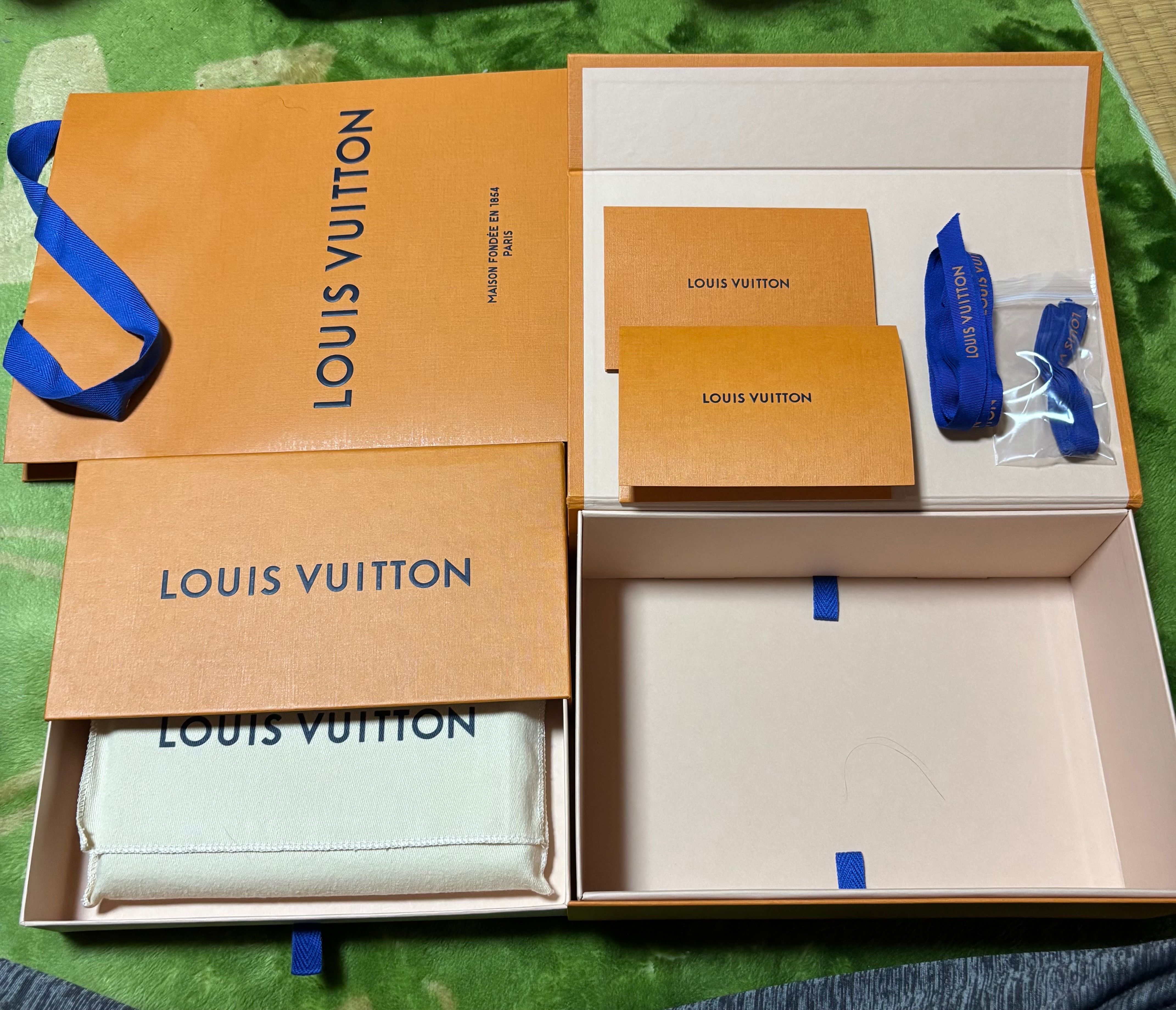 　☆春限定希少☆蛍光イエローLOUIS VUITTONエピ  ジョーヌセドラ 