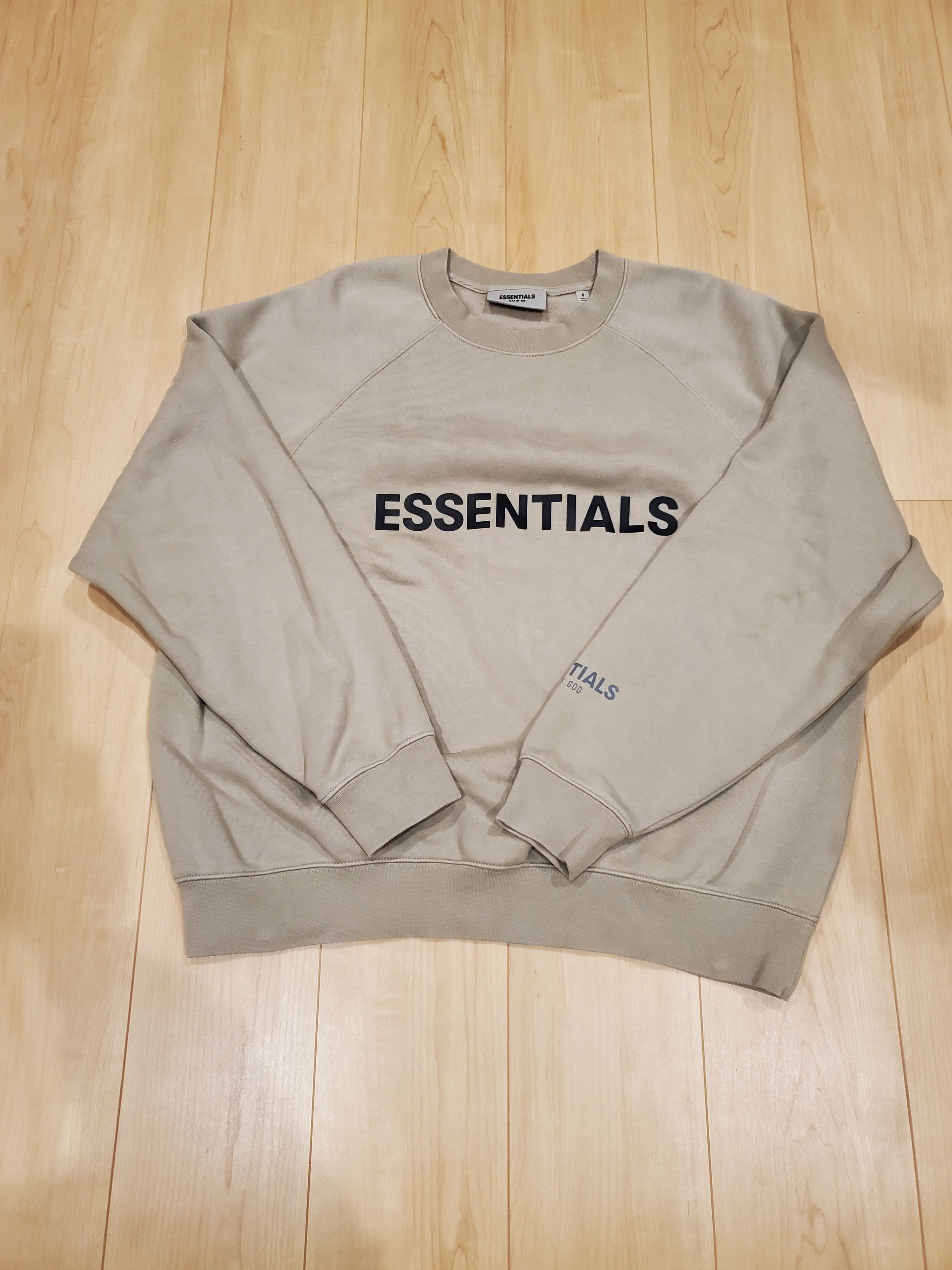 FEAR OF GOD ESSENTIALS 3D Silicon Applique Crewneck "Tan/String"