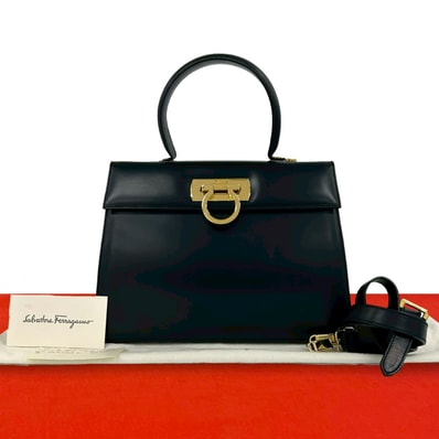 Salvatore Ferragamo サルヴァトーレフェラガモ ガンチーニ ロゴ 金具 レザー ショルダーバッグ ネイビー
26812