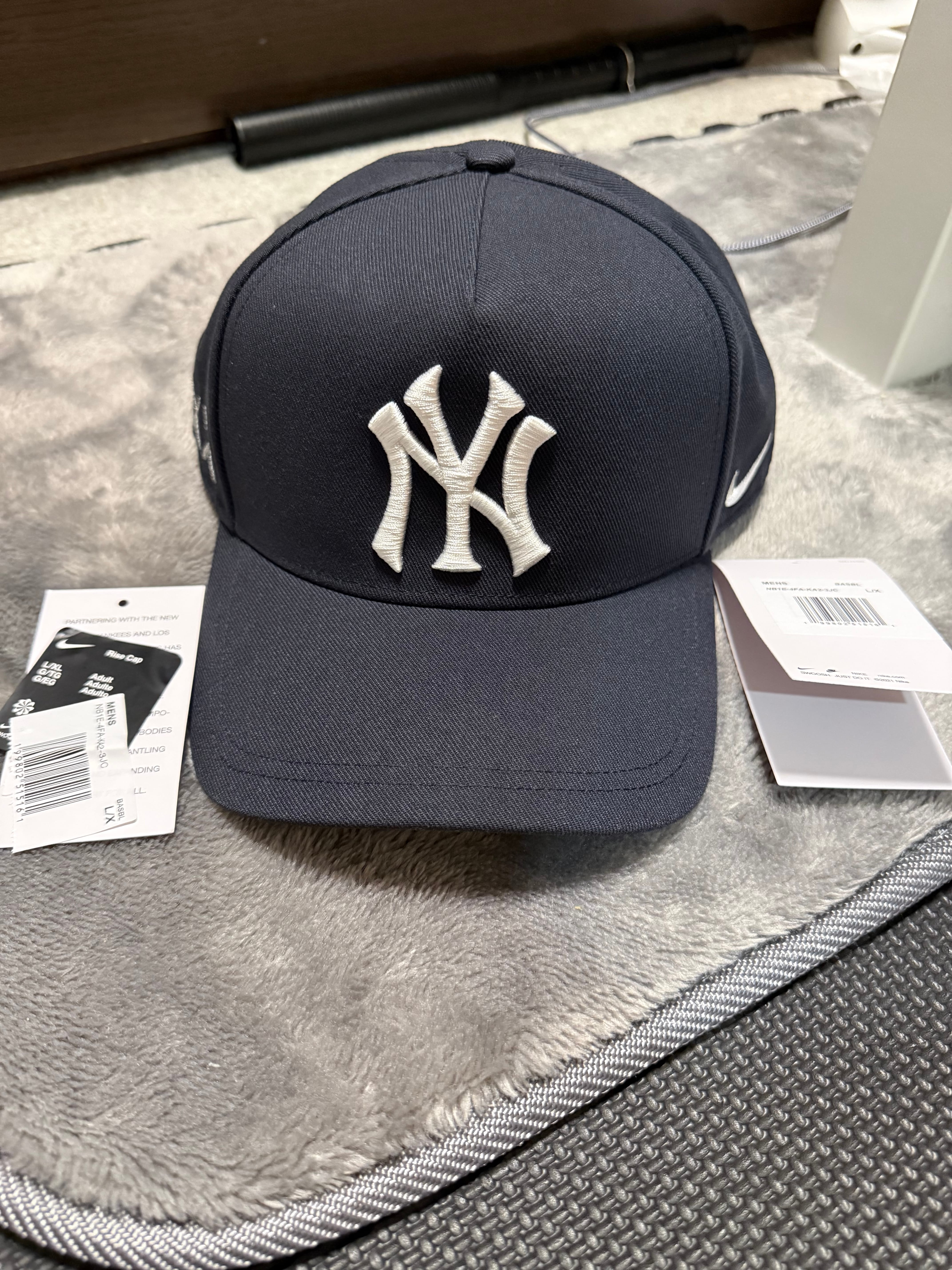MLB x KAWS x Nike Club Structured AFRAME New York Yankees "Navy Blue"