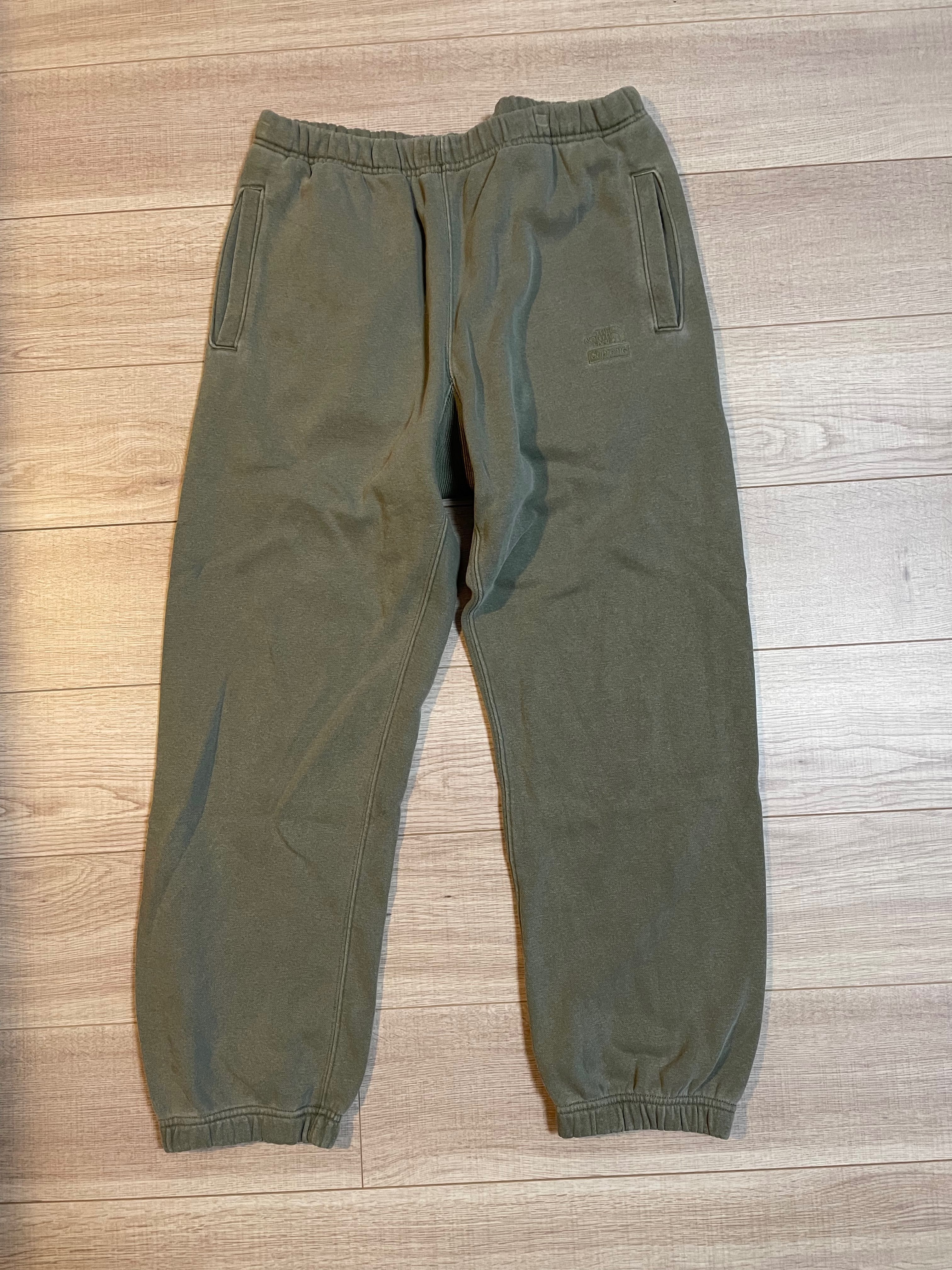 Supreme x The North Face Pigment Printed Sweatpant "Olive"