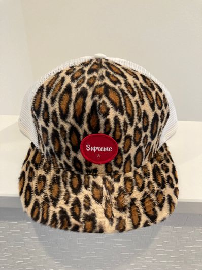 supremeのメッシュキャップ