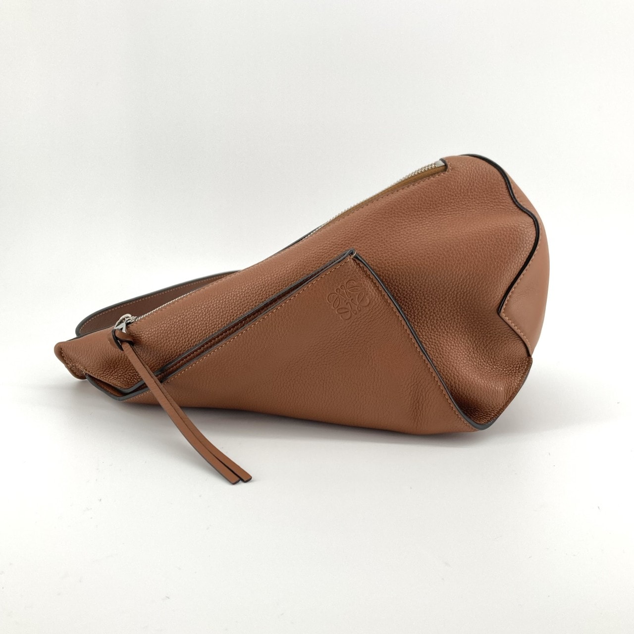 LOEWE(ロエベ) アントン スモール バックパック クラシックカーフ 307.10.L72 ショルダーバッグ ブラウン